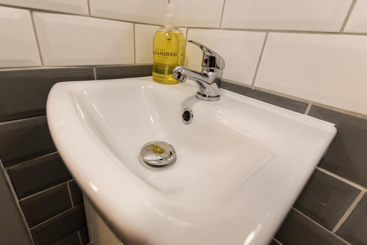 1 Bedroom Newton Apartment L Free Parking L Wigan Royal Infirmary L Haigh Hall L Central Location Exteriör bild